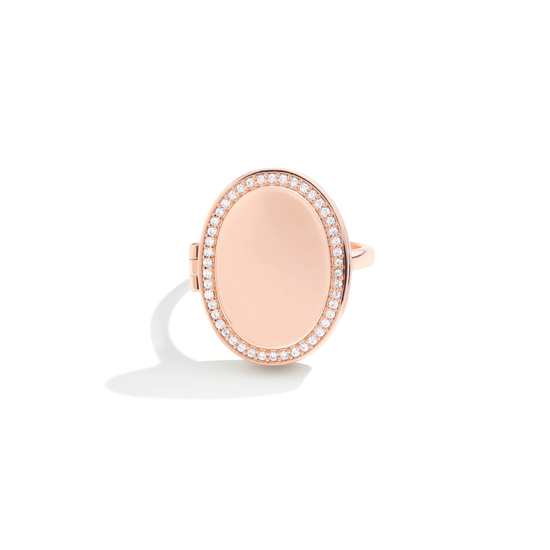 Personalized ring with oval medallion