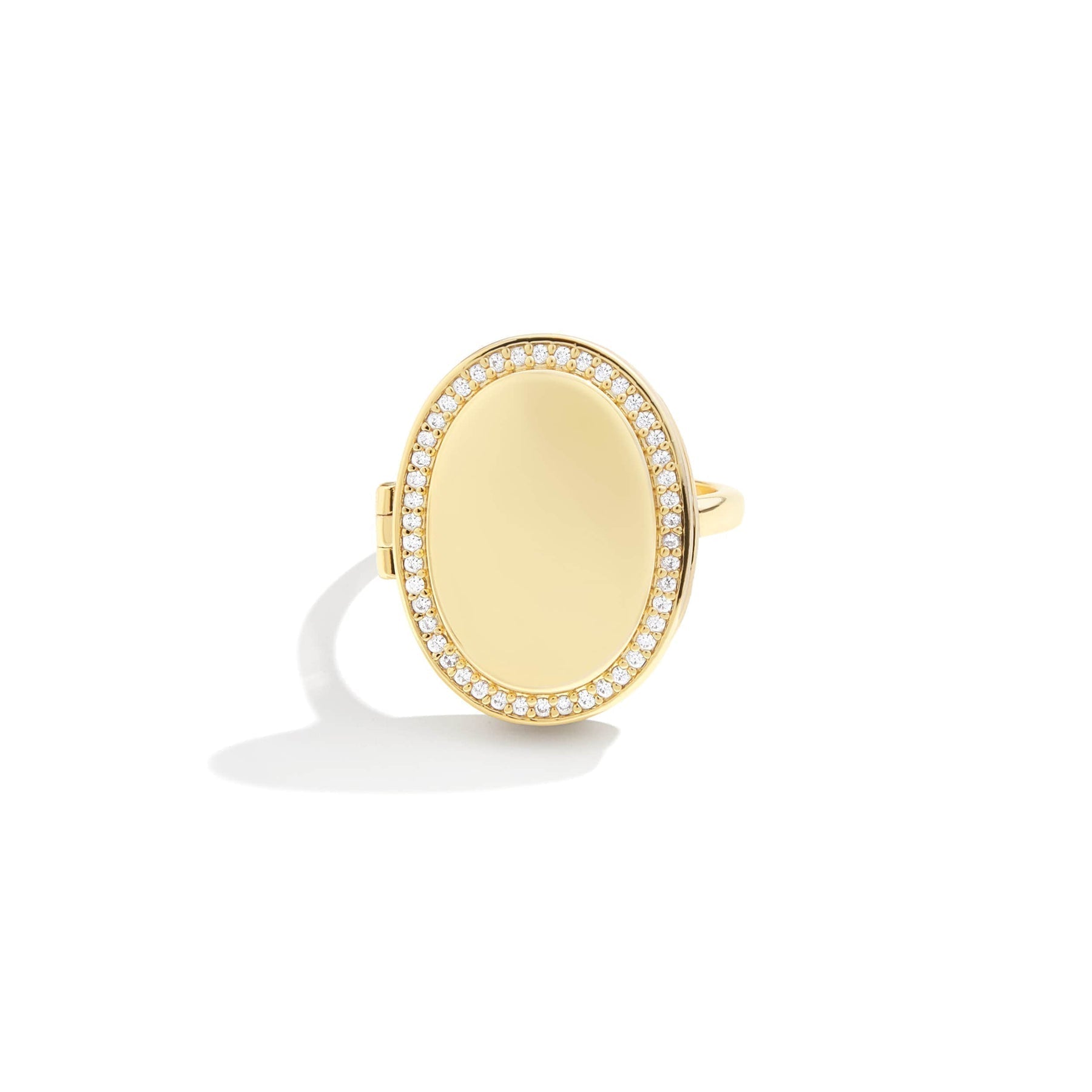 Personalized ring with oval medallion
