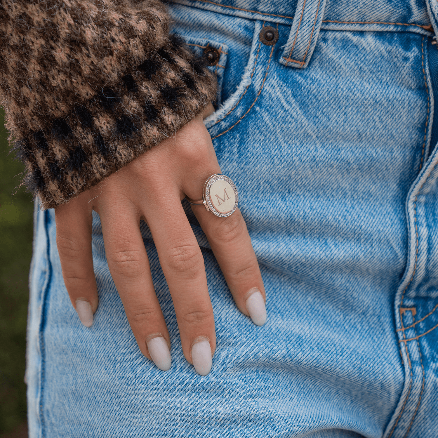 Personalized ring with oval medallion