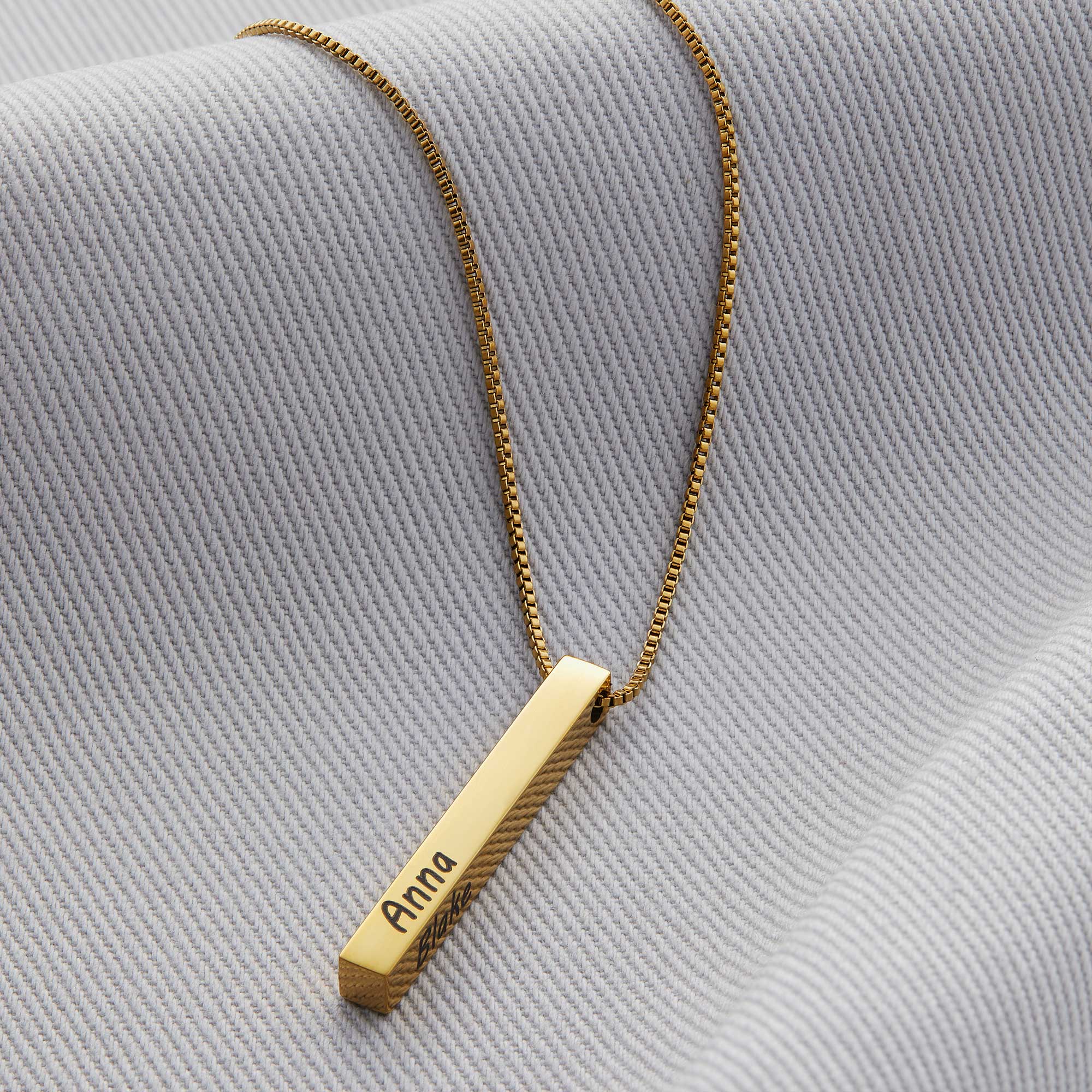 Necklace with pillar bar of musa