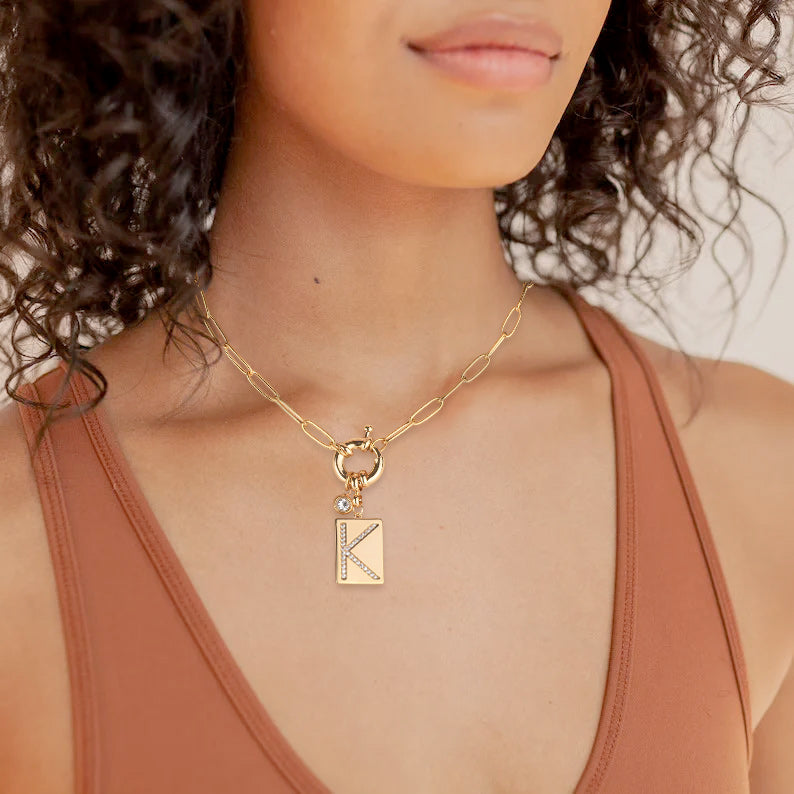 Collana con ciondolo iniziale e catena a graffetta
