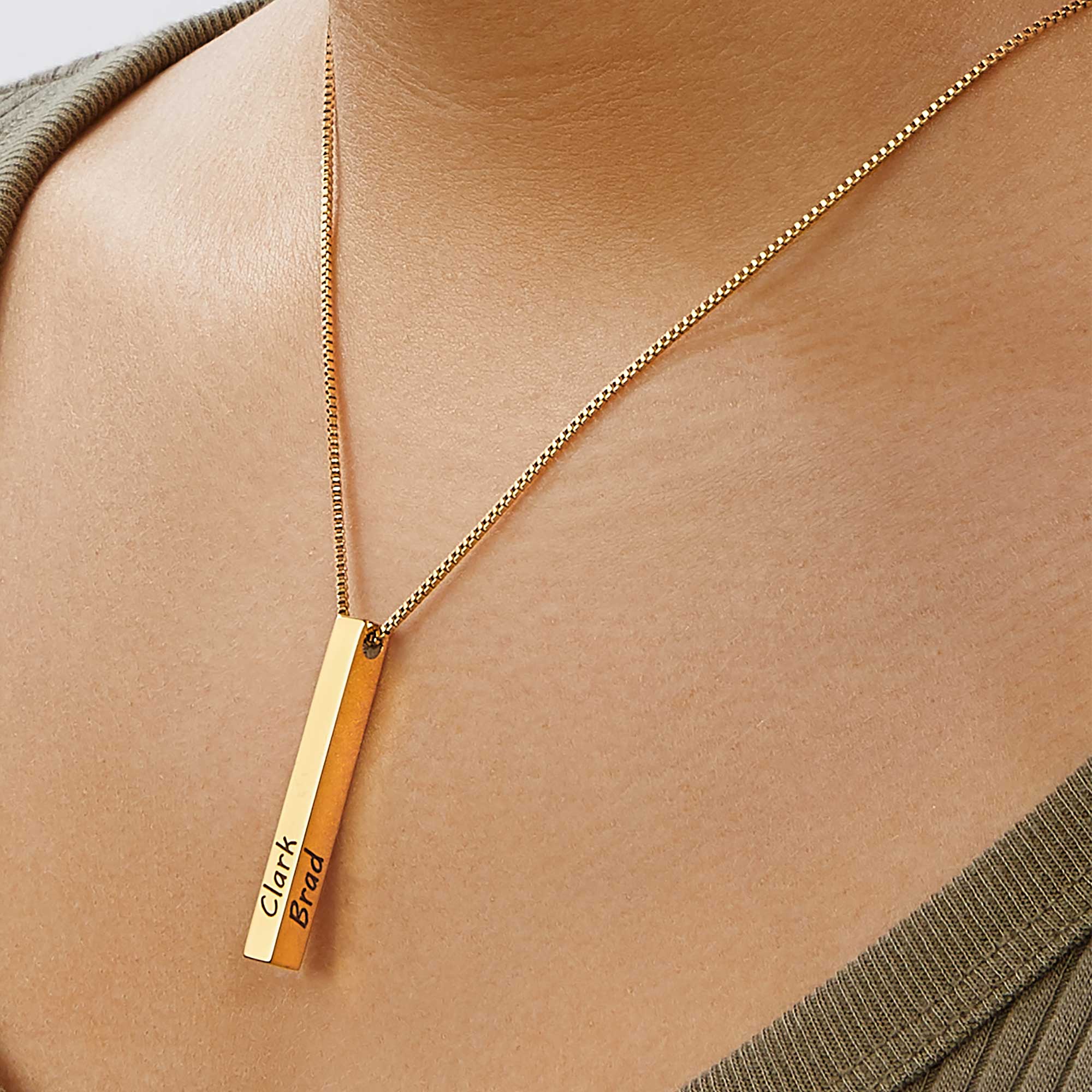 Necklace with pillar bar of musa