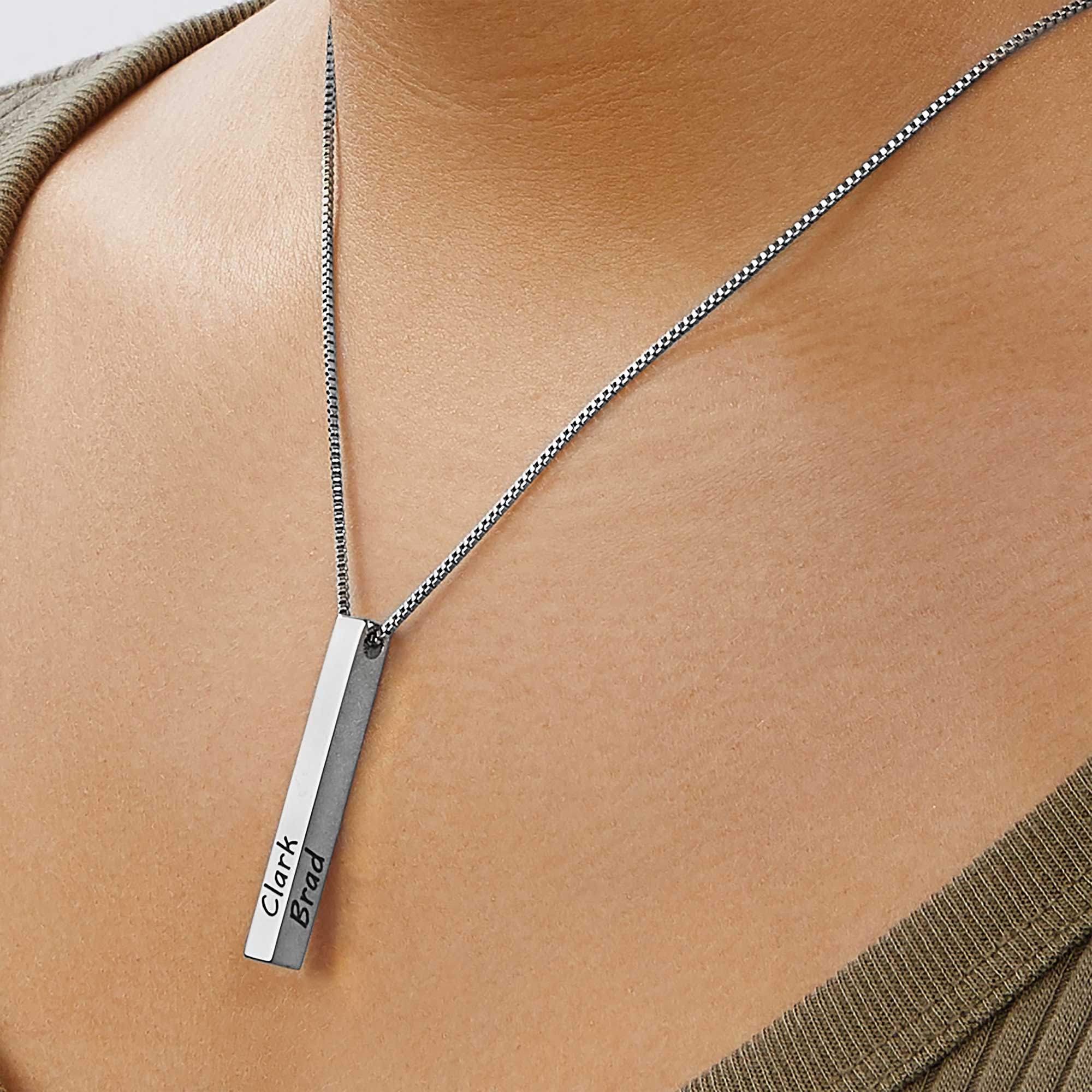Necklace with pillar bar of musa