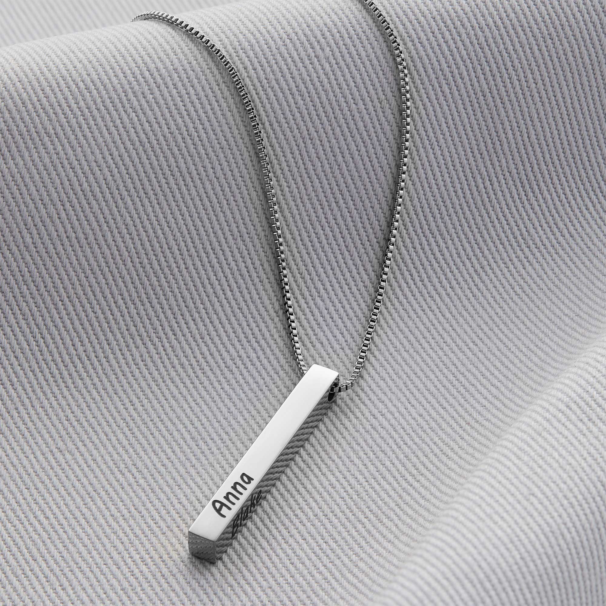 Necklace with pillar bar of musa