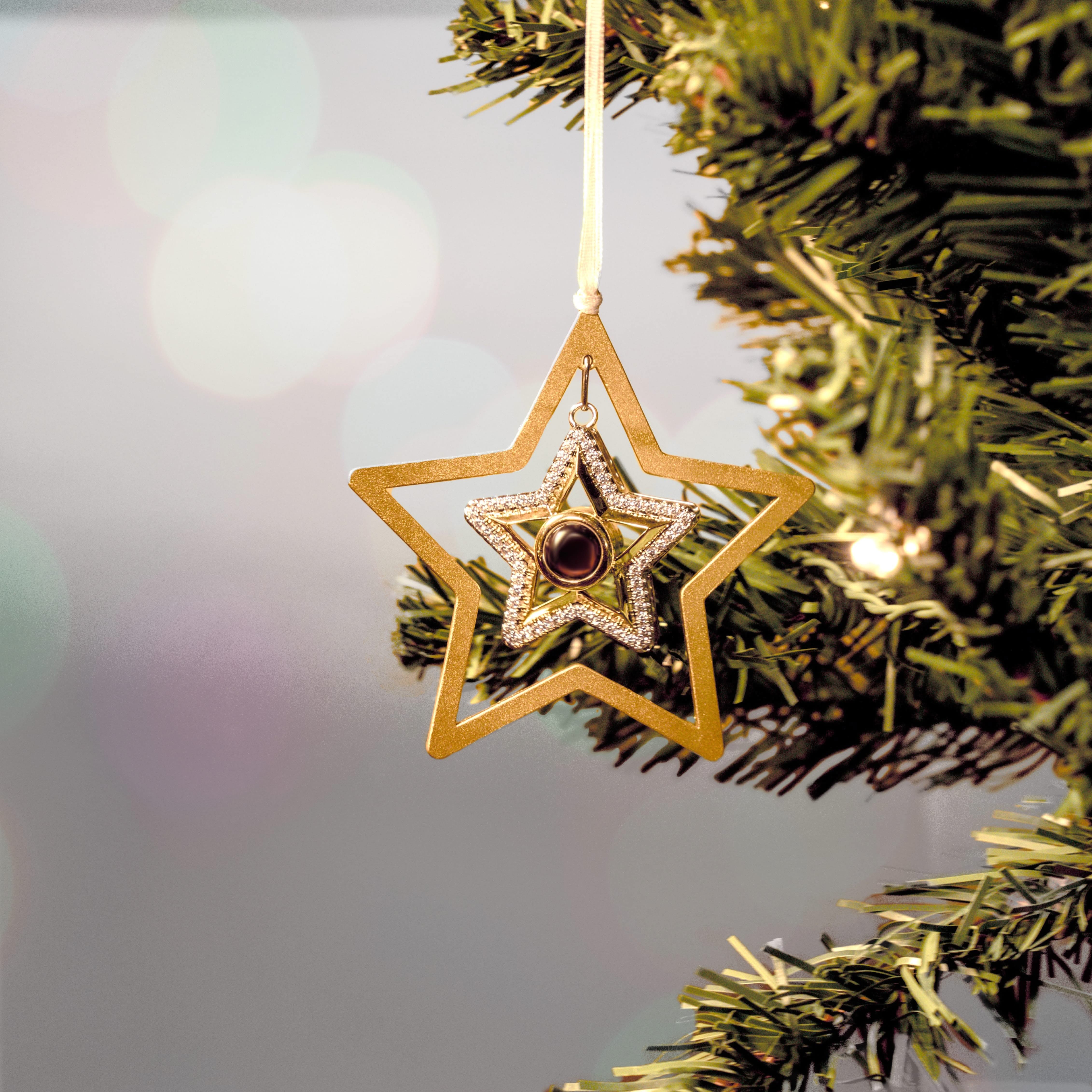 Personalized ornament with a photo of a star